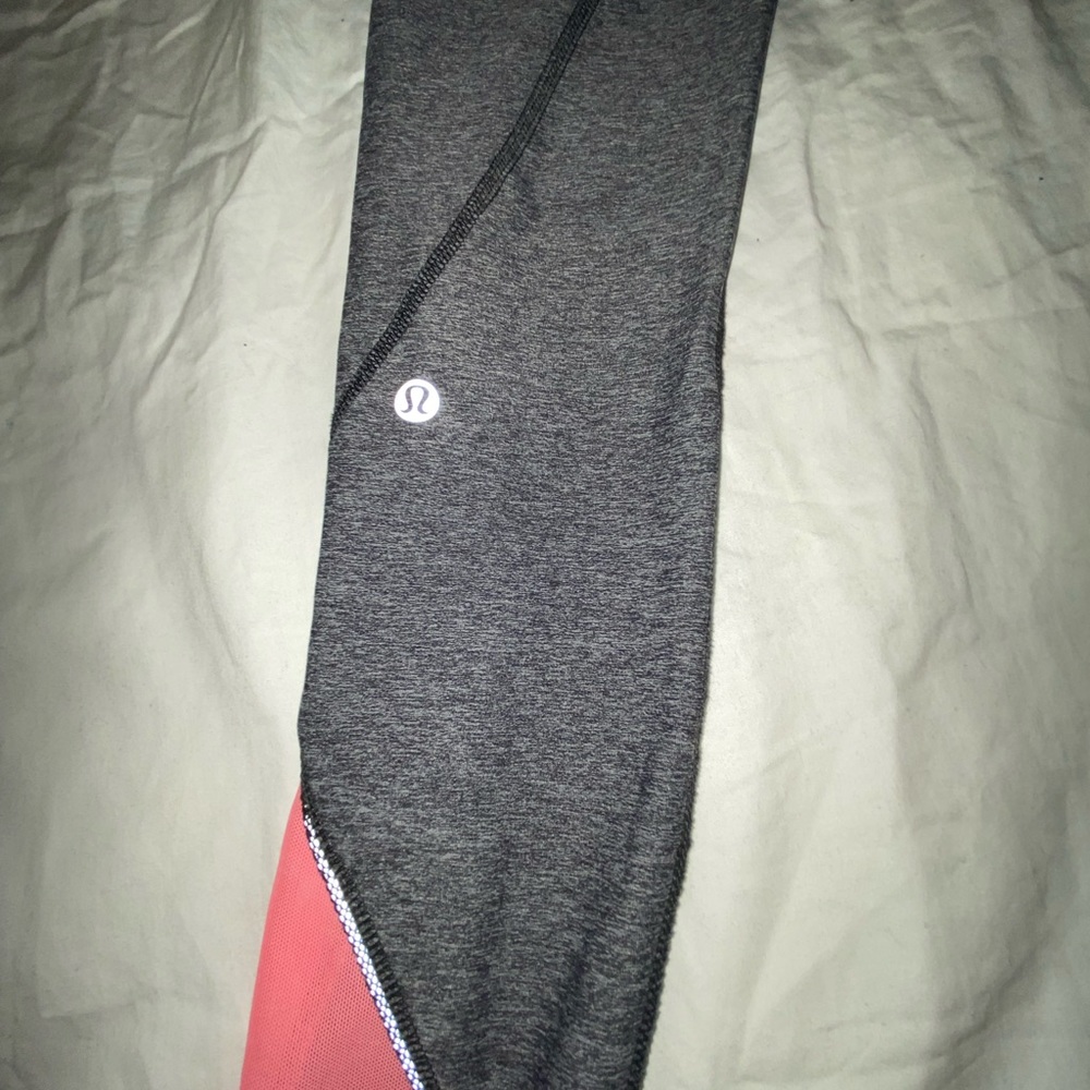 Lululemon leggings size 4 - Picture 4 of 8